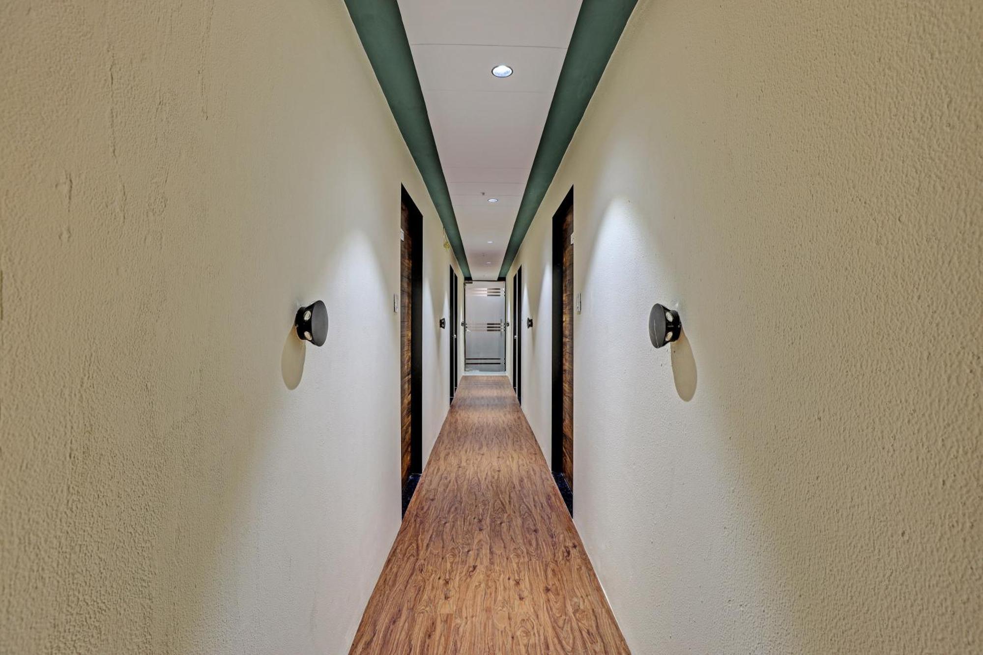 Collection O Hotel Swarg Surate Exterior foto
