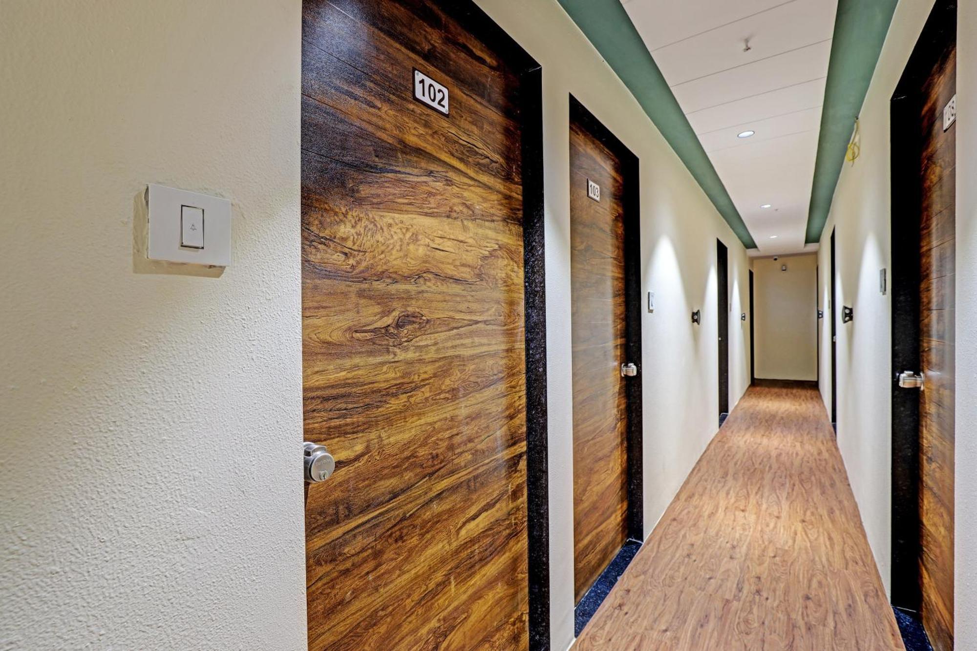 Collection O Hotel Swarg Surate Exterior foto