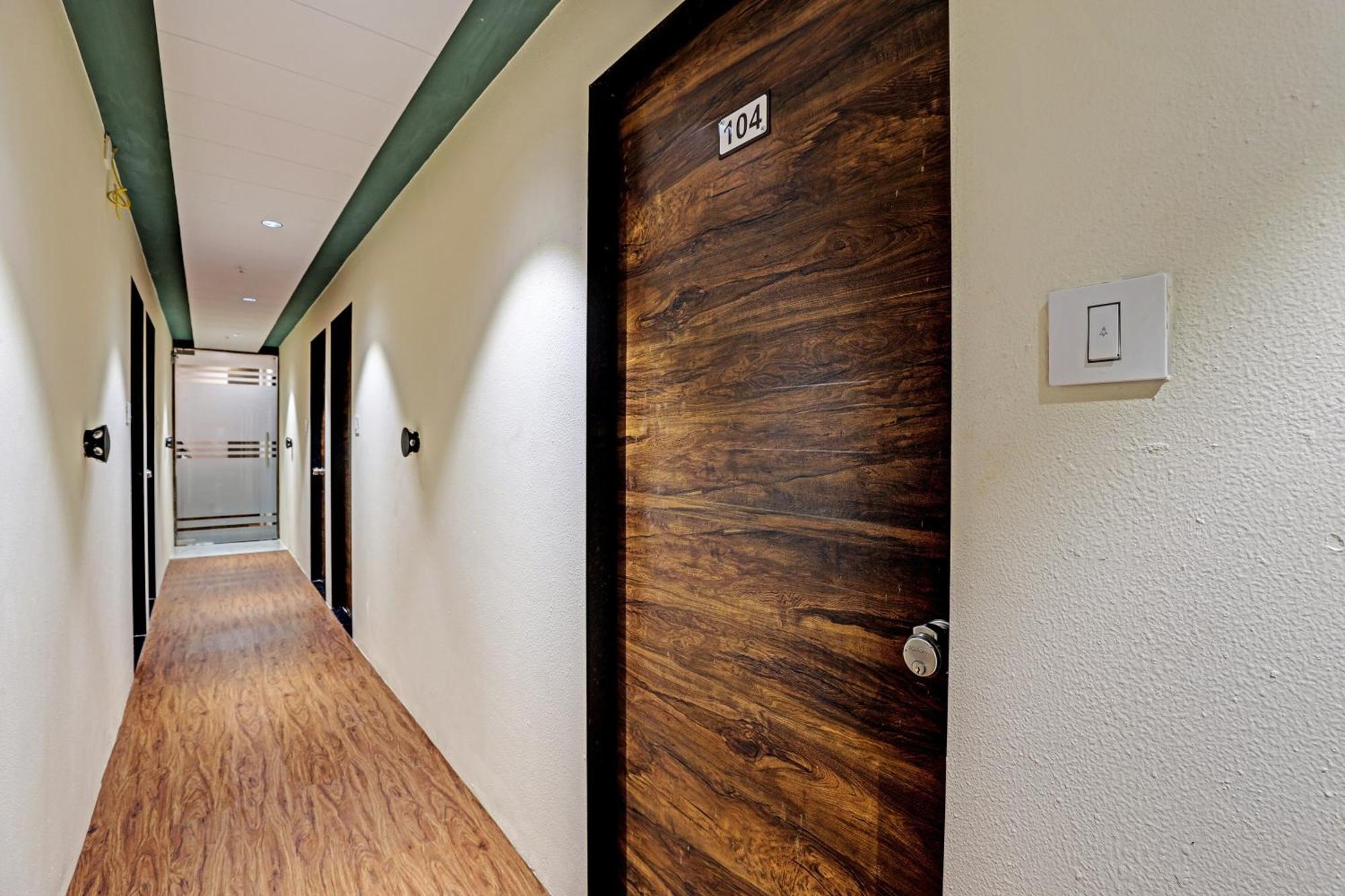 Collection O Hotel Swarg Surate Exterior foto