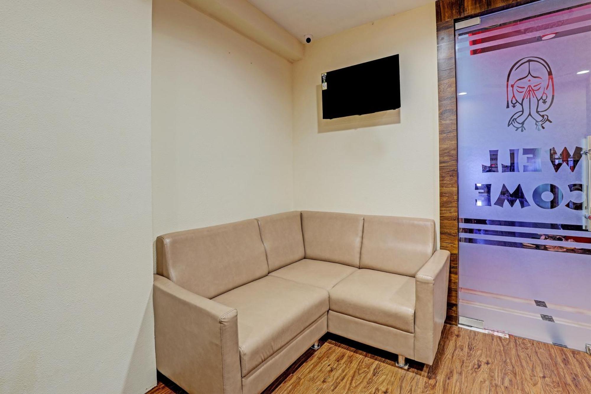 Collection O Hotel Swarg Surate Exterior foto